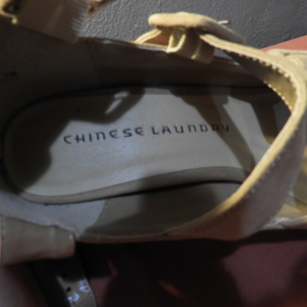 Chinese Laundry Block Heel Sandals - Picture 8 of 8